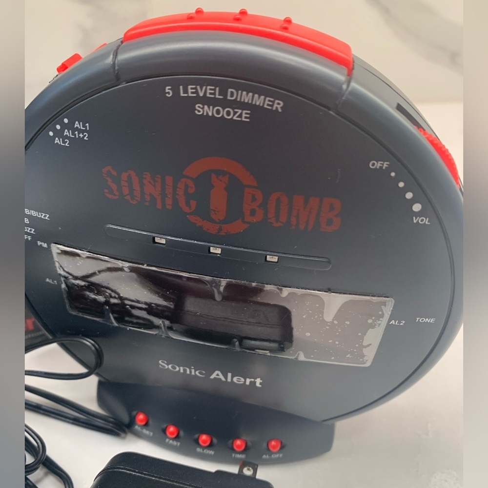 NEW Sonic Bomb Alarm Clock with Bed Shaker - Black and Red - Picture 2 of 6
